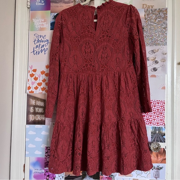 Molly Bracken - Lace midi Mock Neck Dress - Picture 4 of 5